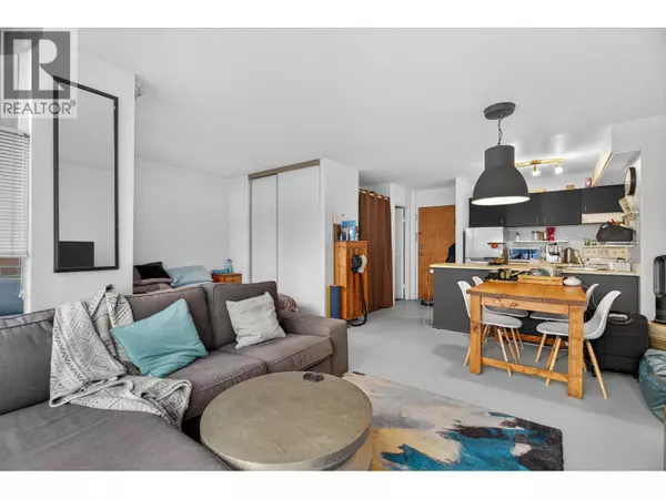 Vancouver, BC V6Z2B9,950 DRAKE ST #902