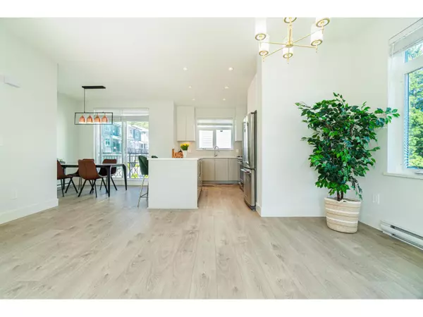 Surrey, BC V3Z1J1,2070 OAK MEADOWS #18