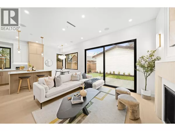 2965 GLEN DRIVE, Vancouver, BC V5T2P1