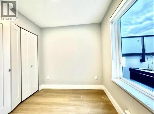 Vancouver, BC V5R5J7,3050 KINGSWAY #204