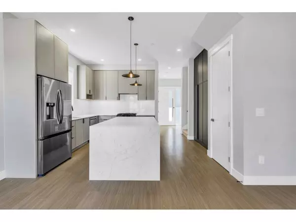 Langley, BC V2Y3V4,7686 196 STREET