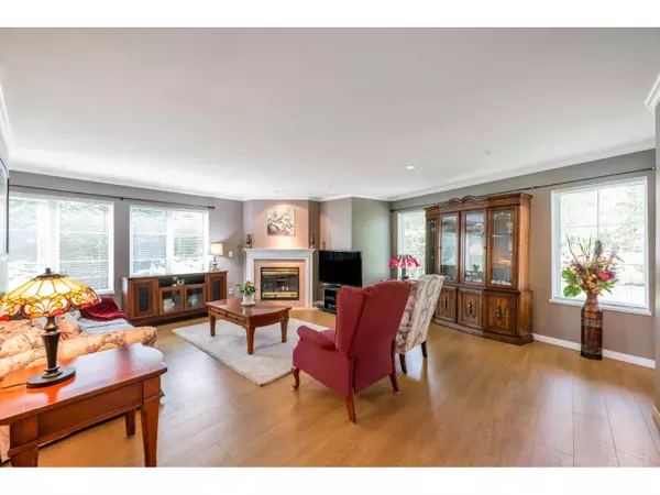 Surrey, BC V3W1B9,12155 75A AVE #104