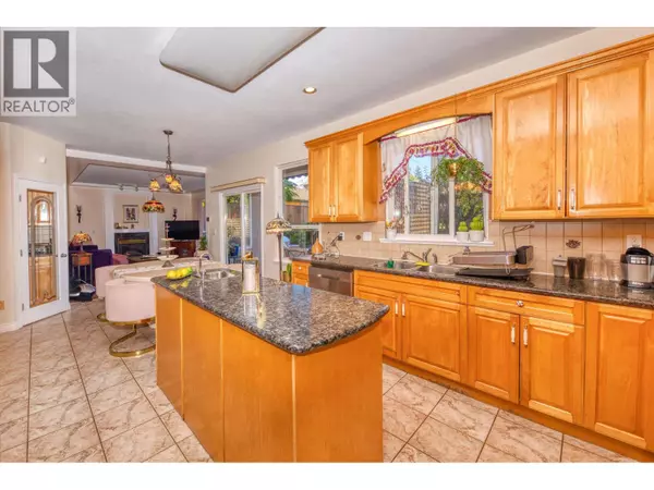 North Vancouver, BC V7L2M9,826 E 13TH STREET