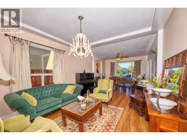 North Vancouver, BC V7L2M9,826 E 13TH STREET