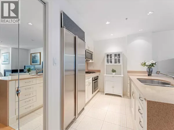 Vancouver, BC V6G3J8,590 NICOLA ST #1008