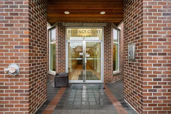 White Rock, BC V4B2S8,15389 ROPER AVE #302