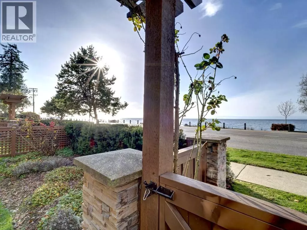 Sechelt, BC V7Z0H3,5160 DAVIS BAY RD #105