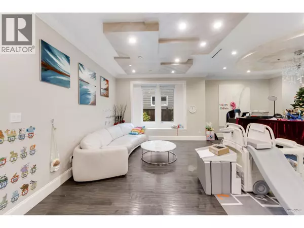 Vancouver, BC V6N3L9,3029 W 45TH AVENUE