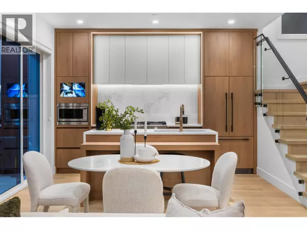 Vancouver, BC V5K2W2,2435 NAPIER ST #2