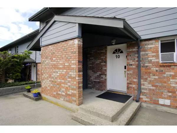 Surrey, BC V3R1W6,10736 GUILDFORD DR #10