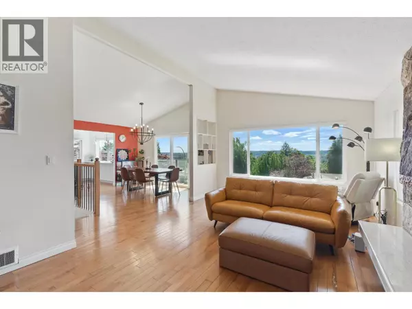 Coquitlam, BC V3K5S3,2661 ROGATE AVENUE