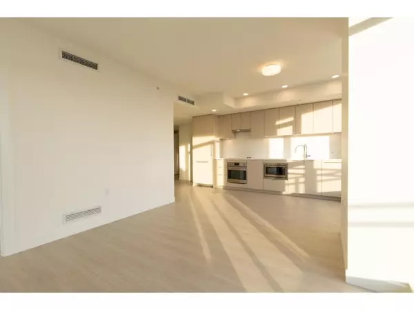 Surrey, BC V6X3M4,13675 107A AVE #3305