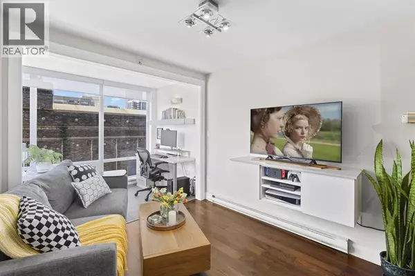 Vancouver, BC V6B0E4,565 SMITHE ST #705