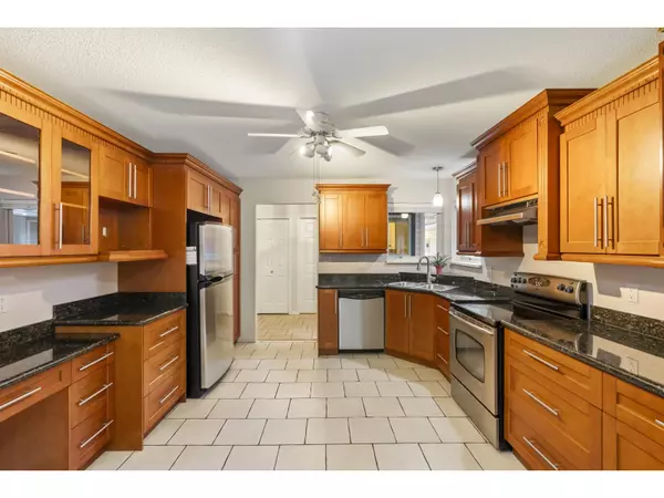 Surrey, BC V3T4P6,10172 141 ST #115