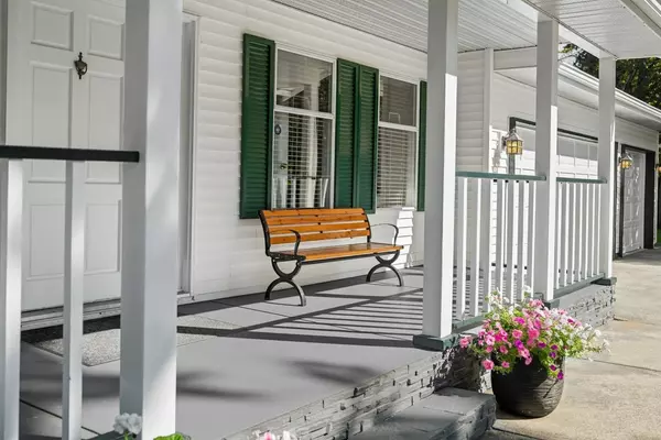 Surrey, BC V4P2G8,14273 26 AVENUE