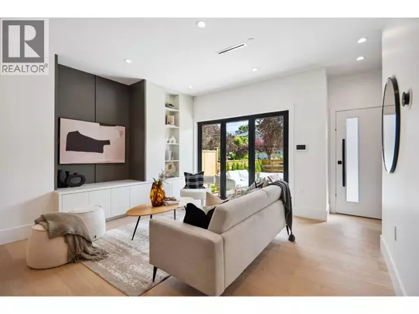 Vancouver, BC V5T2P1,1079 East 14TH AVE ##1