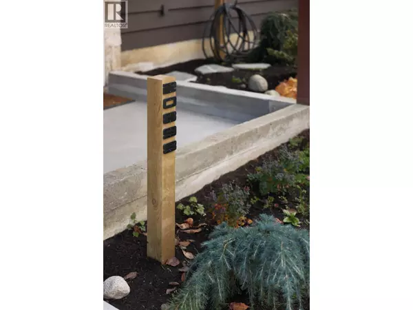 Maple Ridge, BC V4R2M7,20898 125 AVENUE