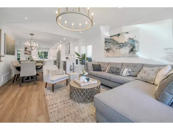 Surrey, BC V4A8G9,15967 19A AVENUE