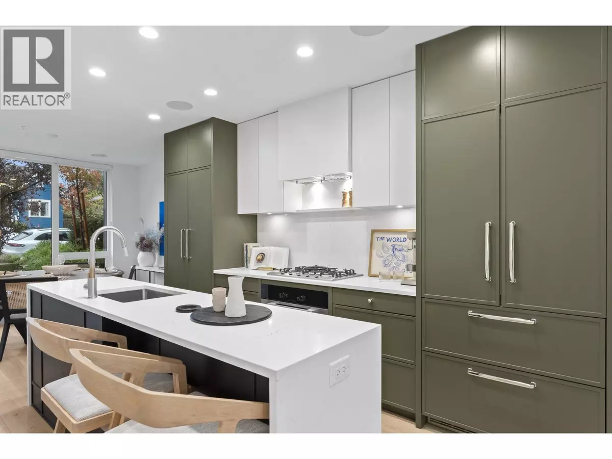 Vancouver, BC V5Z2E4,553 W 26TH AVENUE