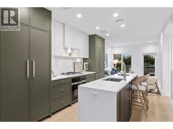 Vancouver, BC V5Z2E4,553 W 26TH AVENUE