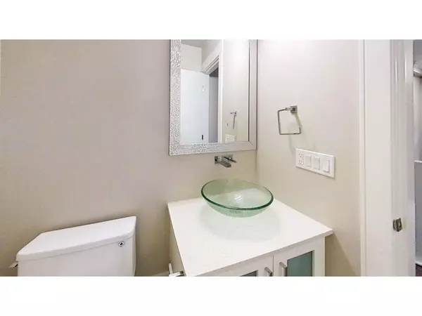 Surrey, BC V4N6V2,17033 FRASER HIGHWAY