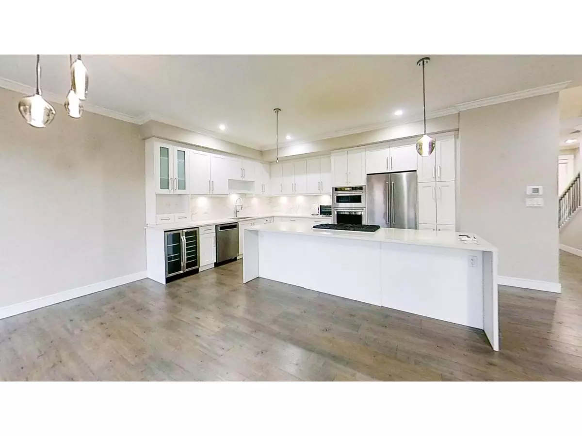 Surrey, BC V4N6V2,17033 FRASER HIGHWAY