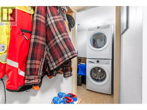 Vancouver, BC V6J1J2,1925 West 2ND AVE #109