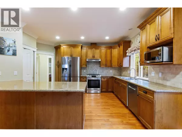 North Vancouver, BC V7N3K6,3782 LONSDALE AVENUE