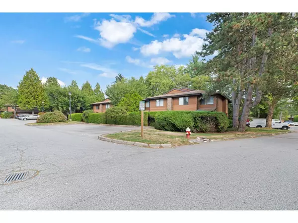 Surrey, BC V3R7R9,10620 150 ST #310