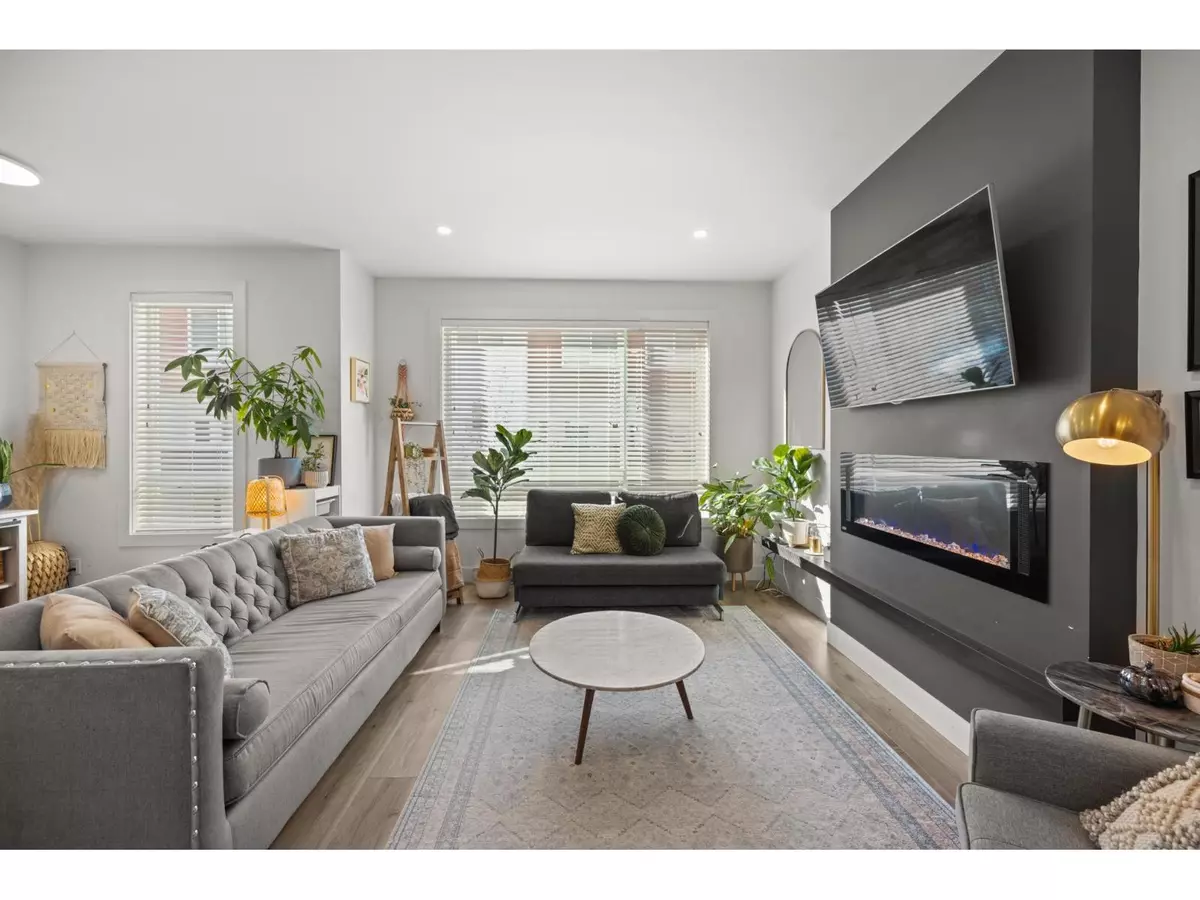 Abbotsford, BC V4X1M3,27640 LANTERN AVE #10