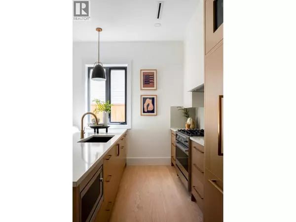 Vancouver, BC V5W1L9,356 East 40TH AVE #1