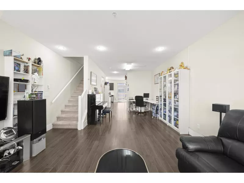 19752 55A AVE #4, Langley, BC V3A3X2