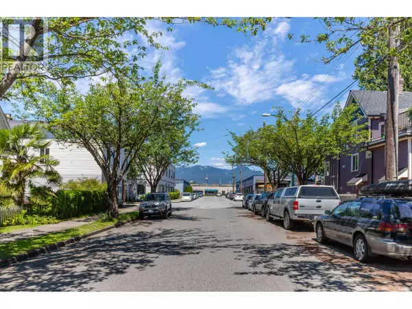 Vancouver, BC V5L3L6,1022 ODLUM DRIVE