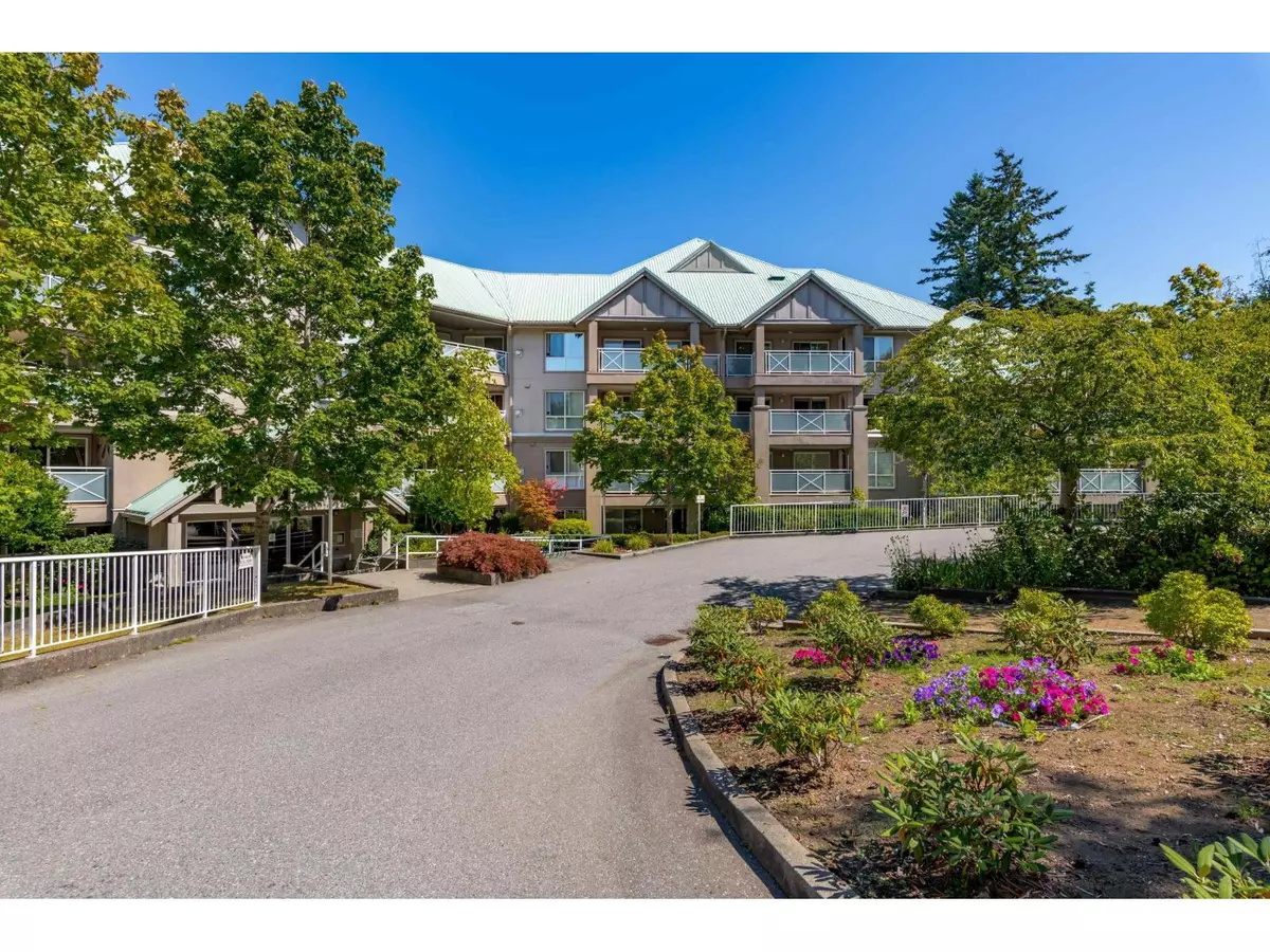 Surrey, BC V4P3B1,15150 29A AVE #210