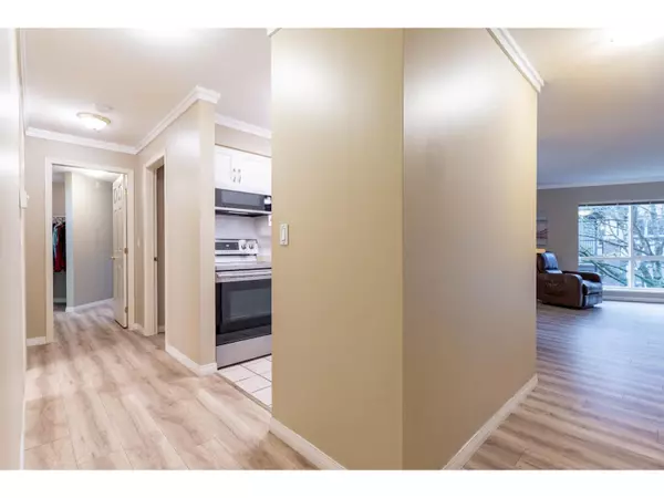 Surrey, BC V4P3B1,15150 29A AVE #210