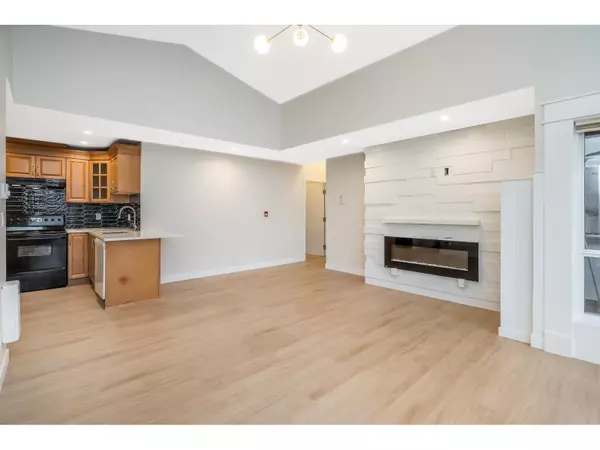 Surrey, BC V4P1G6,2828 152 ST #208