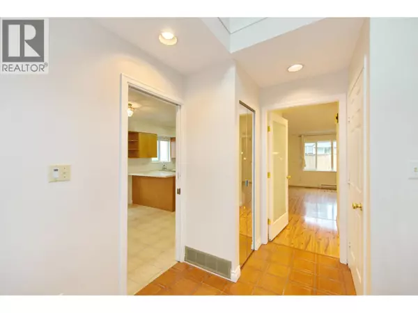 Burnaby, BC V5A4A4,7203 BRIDLEWOOD COURT