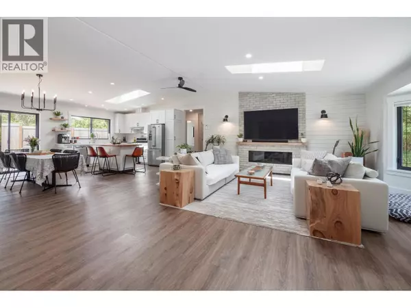 Gibsons, BC V0N1V8,655 DOUGALL ROAD