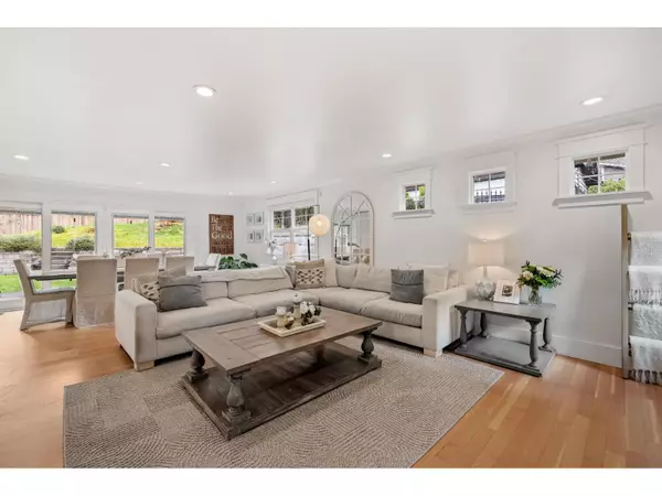 Langley, BC V3A3C2,20492 43 AVENUE