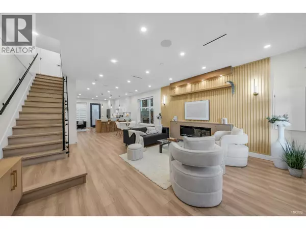 Vancouver, BC V5M1H3,2705 East 3RD AVE #2