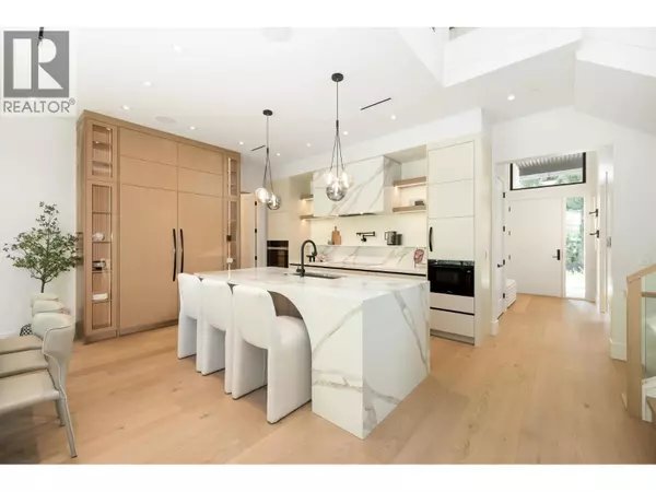 West Vancouver, BC V7V3X4,1385 19TH STREET