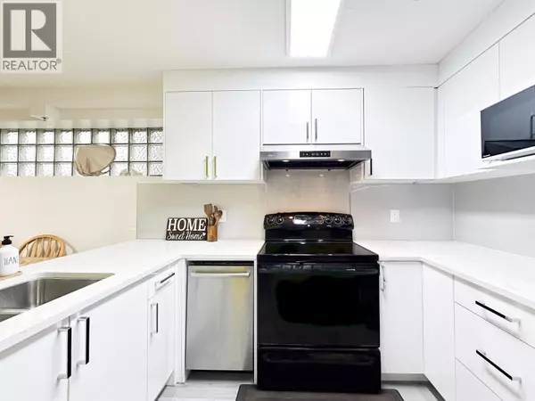 Maple Ridge, BC V2X3C1,22356 MCINTOSH AVE #211