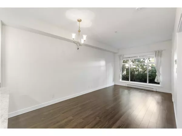 Surrey, BC V3T0H5,13468 KING GEORGE BLVD #L115