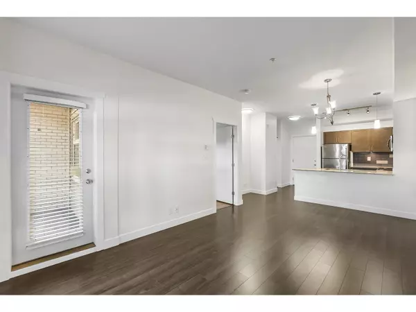 Surrey, BC V3T0H5,13468 KING GEORGE BLVD #L115