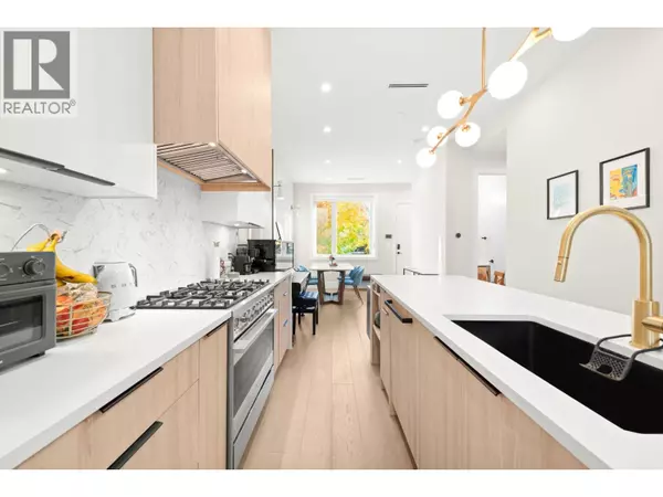 Vancouver, BC V6L1E4,2815 W 19TH AVENUE