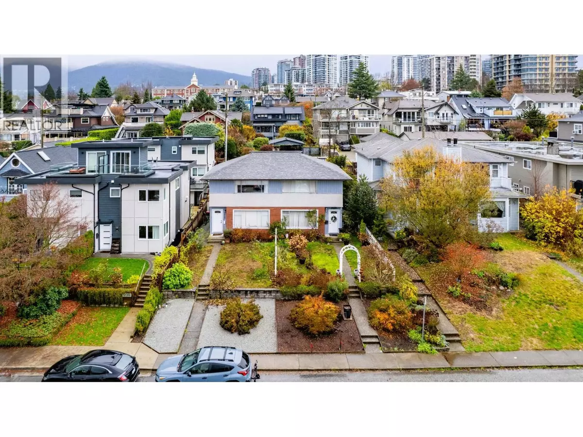 North Vancouver, BC V7M1K1,226-228 W 5TH STREET