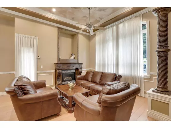 Surrey, BC V3W2H2,14078 68 AVENUE