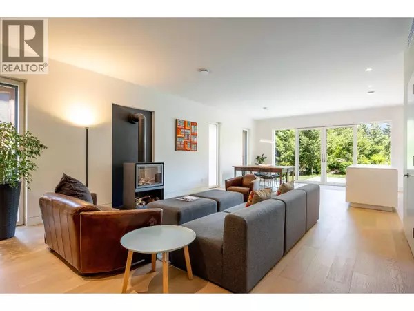 Whistler, BC V8E0C6,6187 EAGLE DRIVE