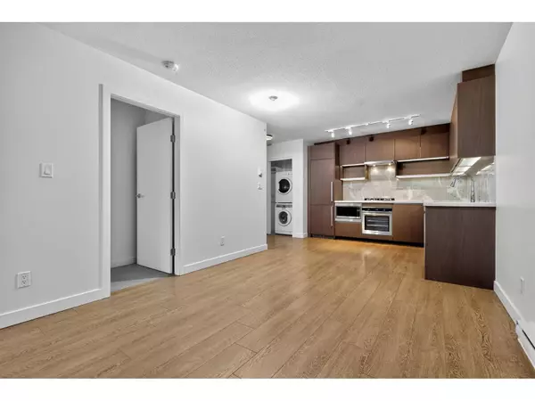 Surrey, BC V3T0L5,13696 100 AVE #3008