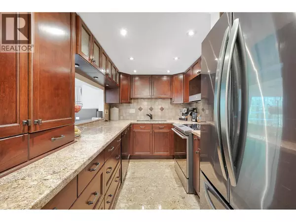 Vancouver, BC V6H3W6,2217 OAK STREET